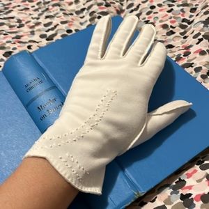 Vintage Van Raalte Ivory Nylon Embroidered Stitch Design Short Gloves